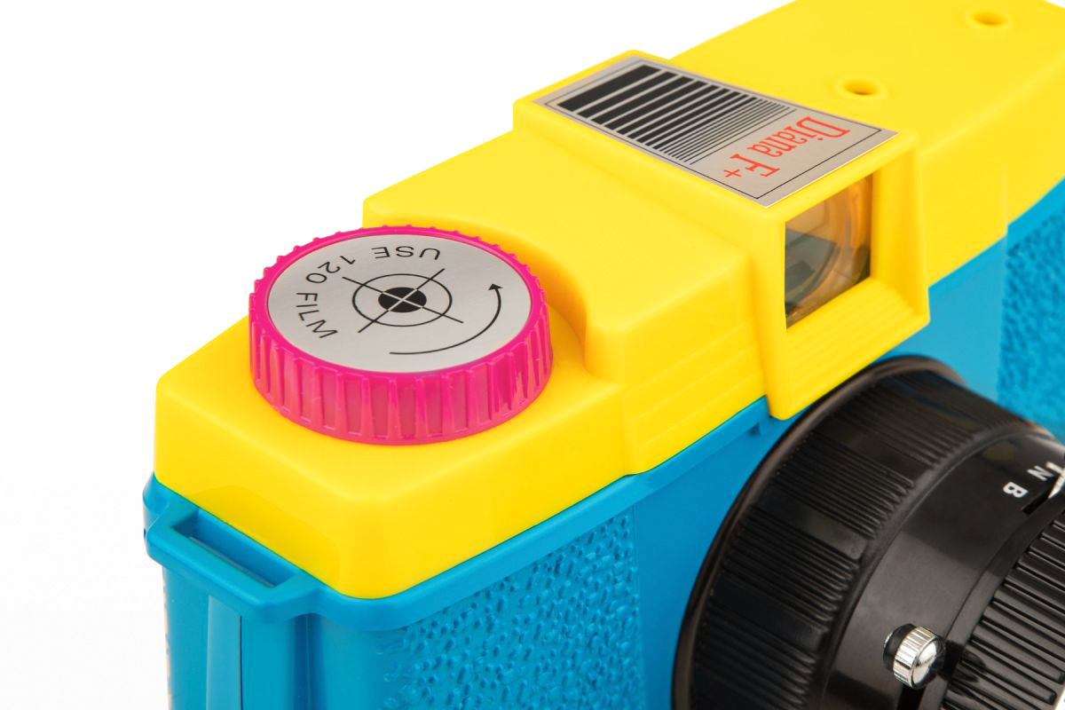 Пленочный фотоаппарат Lomography Diana F+ CMYK