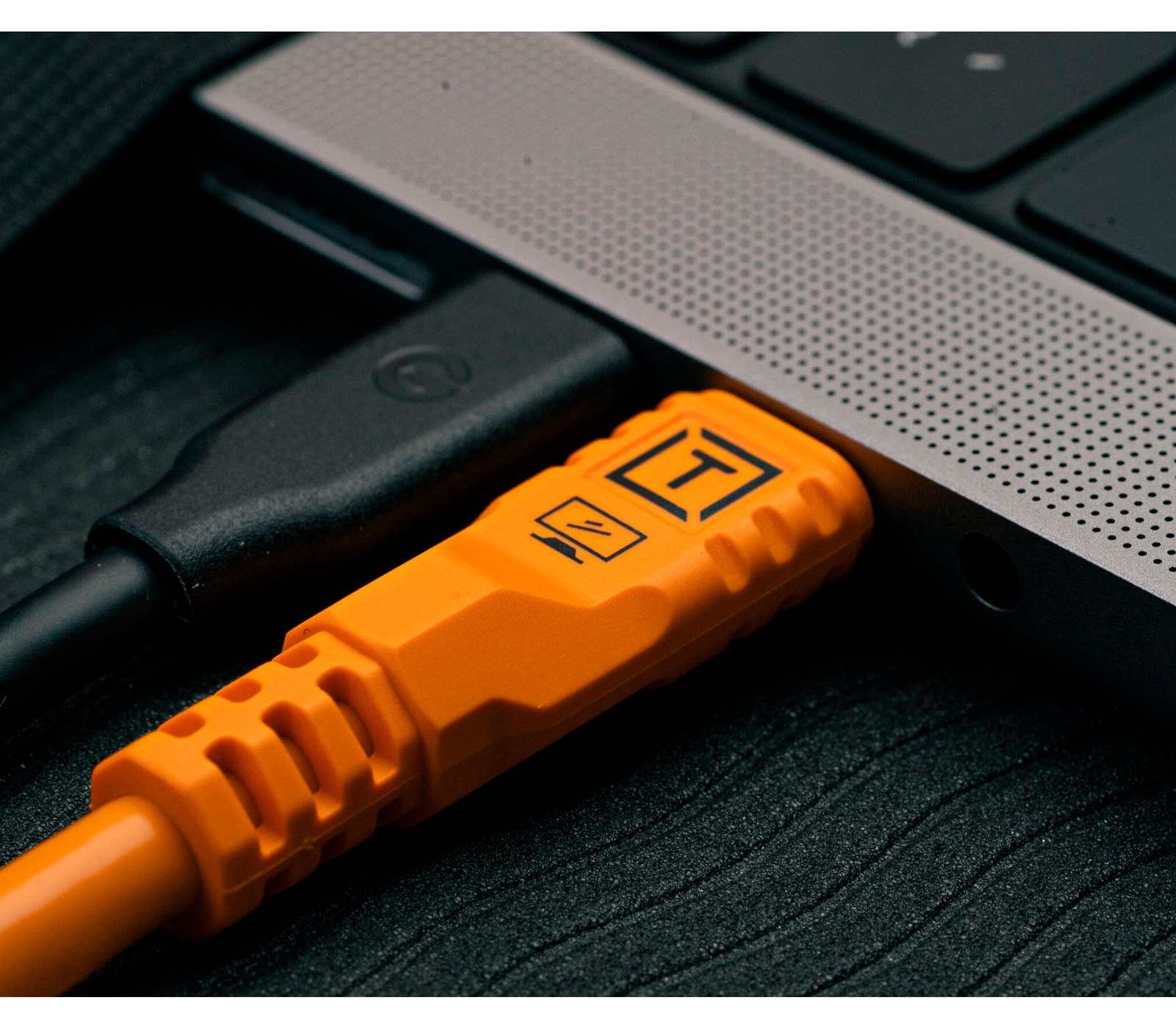Кабель Tether Tools TetherPro Optima 10G Orange, кабель USB-C / угловой USB-C, длина 3 м