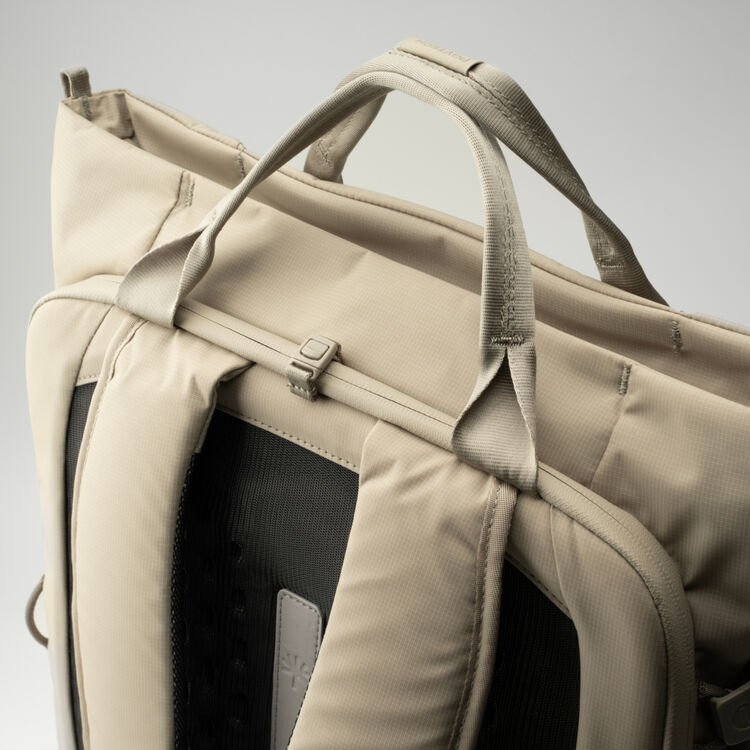 Рюкзак PGYTECH OneGo Roamer Tote Backpack 18L, цвет: Sand Khaki
