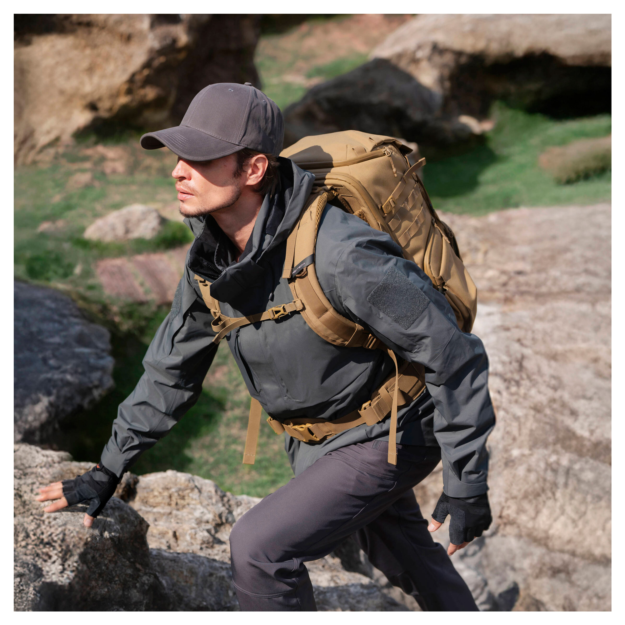 Рюкзак PGYTECH OneMo Tactical Backpack 35L, цвет: Coyote Brown