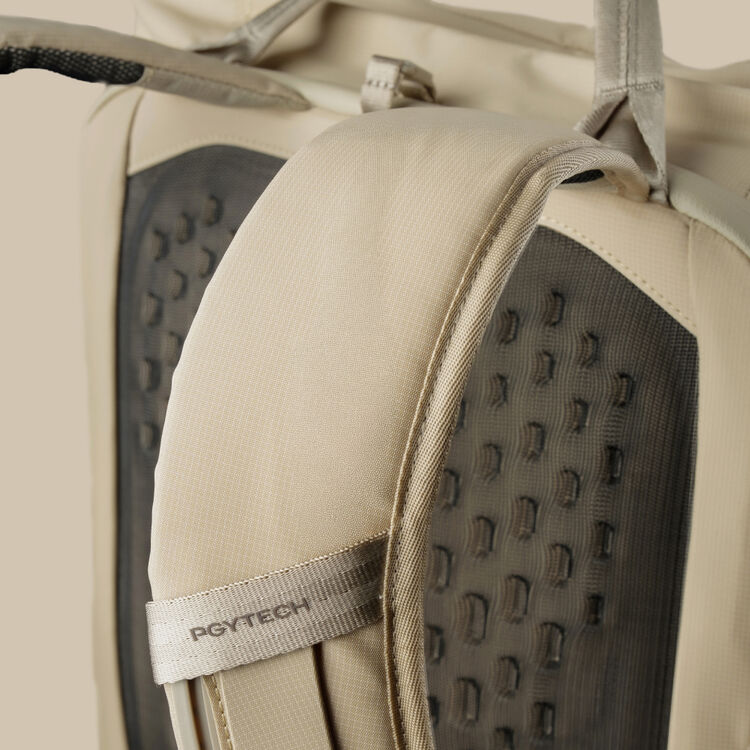 Рюкзак PGYTECH OneGo Roamer Tote Backpack 18L, цвет: Sand Khaki