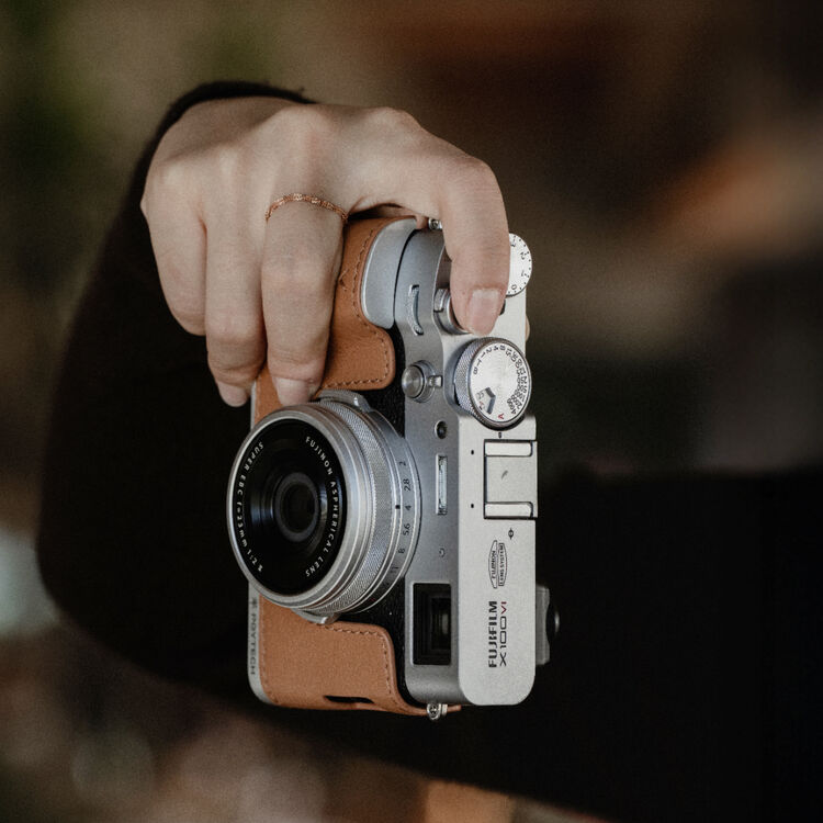Чехол PGYTECH Leather Camera Case для Fujifilm X100VI, цвет: Midnight Black